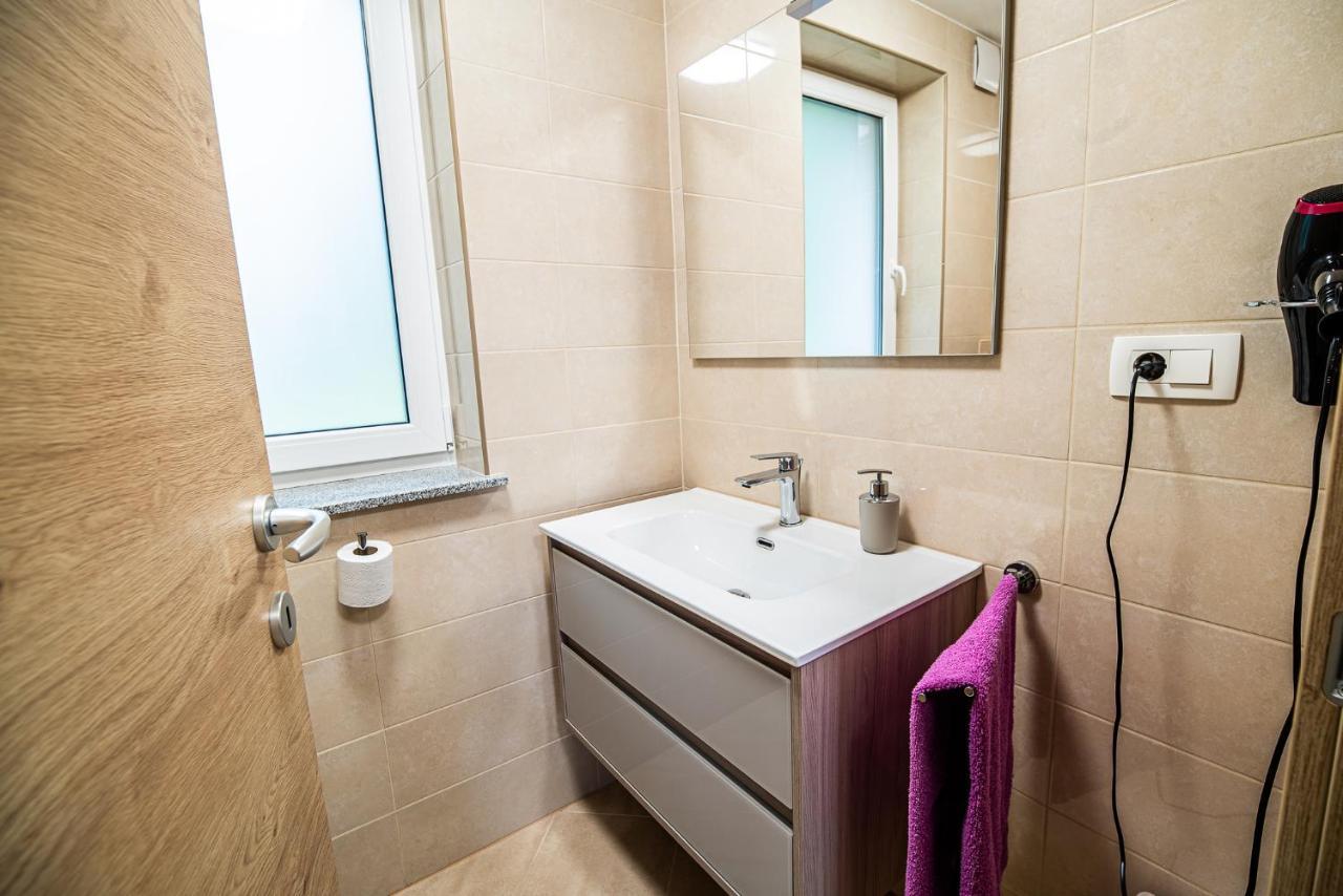Holiday Home With Hot Tub And Sauna Sabina Rovte Dış mekan fotoğraf