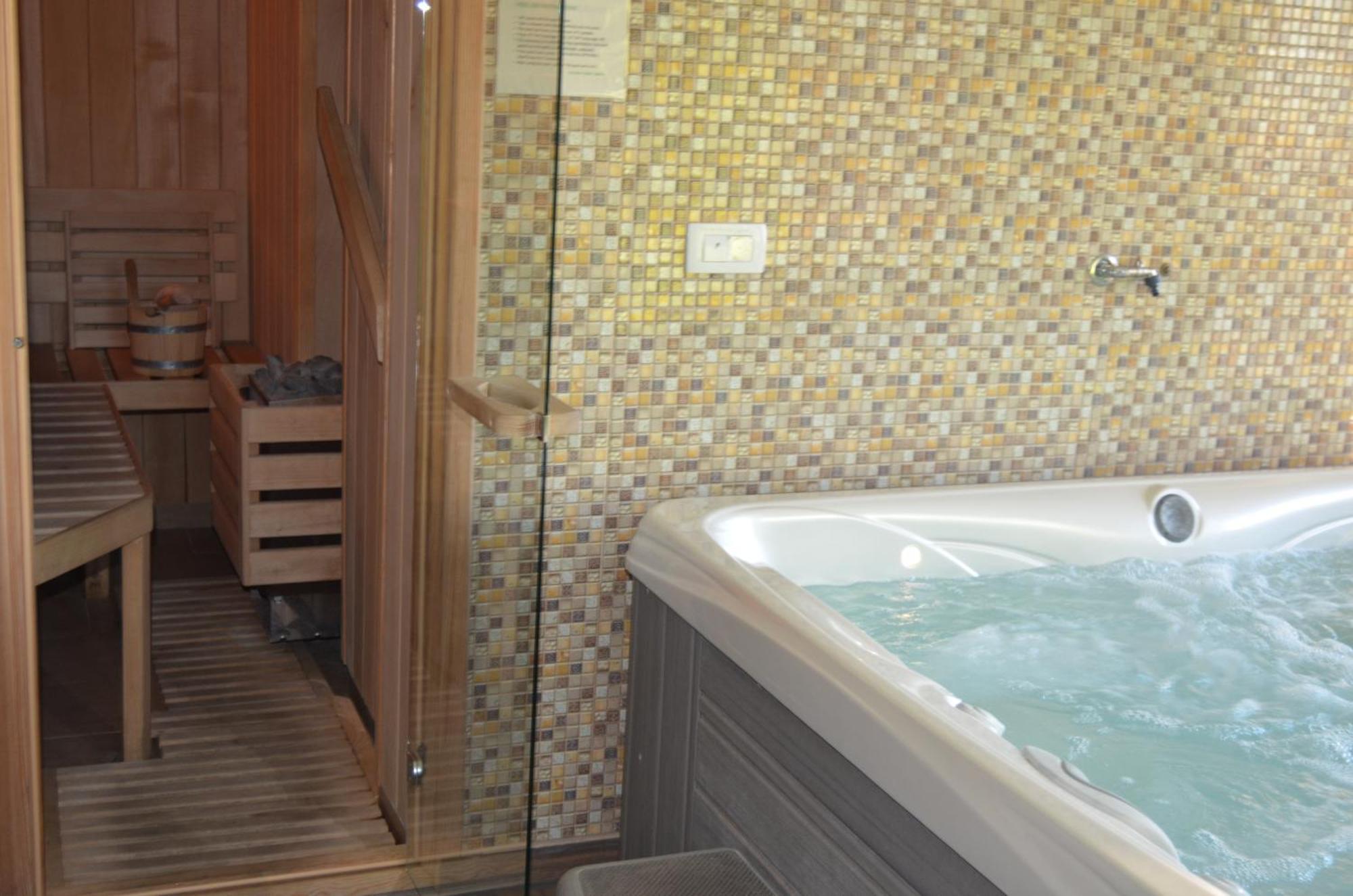 Holiday Home With Hot Tub And Sauna Sabina Rovte Dış mekan fotoğraf